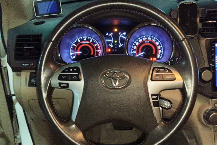 Used Toyota Highlander 2012 2.7L Two-Wheel Drive 7-Seater Luxury Edition
