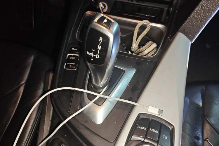 Used BMW 3 Series 2013 320i Sport Edition Gear Lever