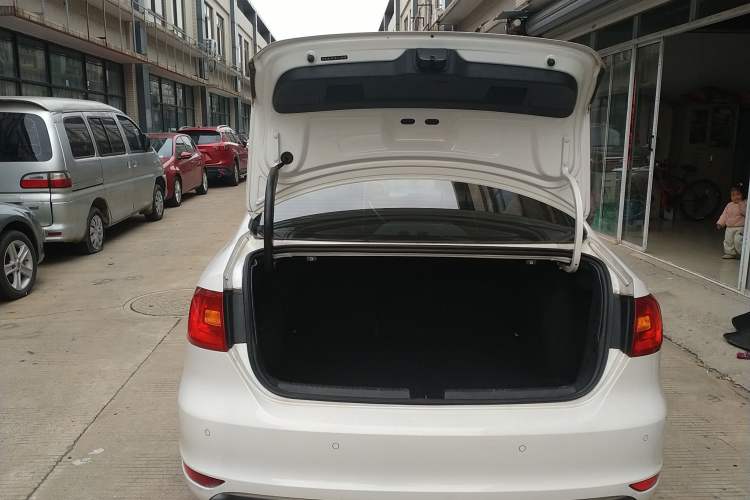 Used Volkswagen Sagitar 2014 Revised Version 1.6L Automatic Comfort Edition
