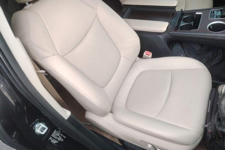 Used Toyota Granvia 2022 2.5L Hybrid Premium Edition
