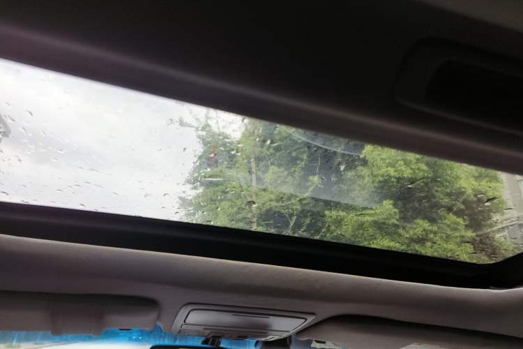 Used Honda Crosstour 2012 2.4L Luxury Edition Headliner