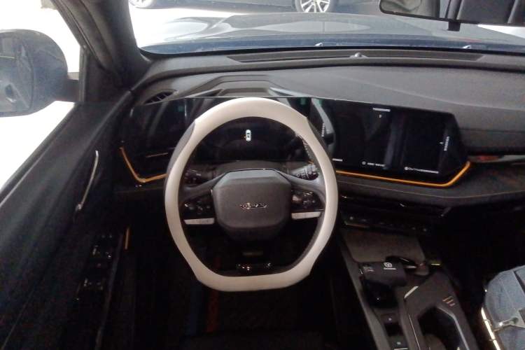 Used CHANGAN OSHAN X5 PLUS 2023 Revised 1.5T DCT Excellence Edition Steering Wheel