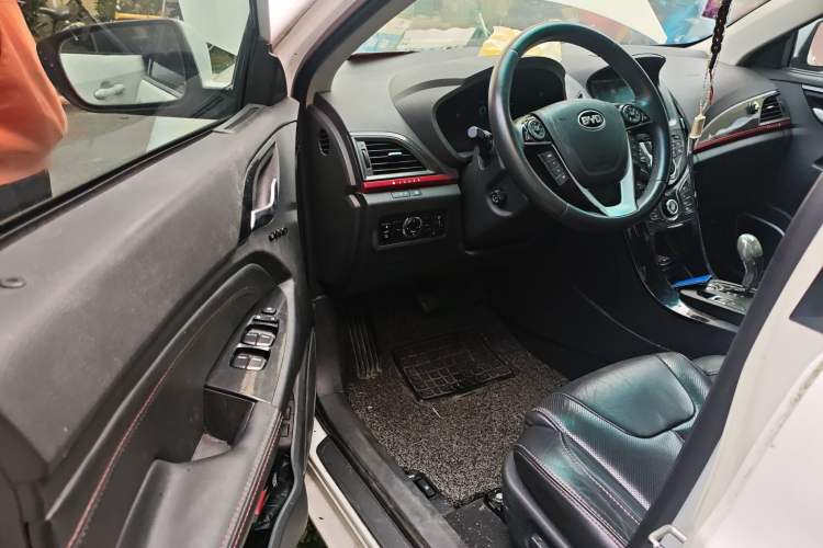 Used BYD Qin New Energy 2014 1.5T Cool Black Knight Flagship Model
