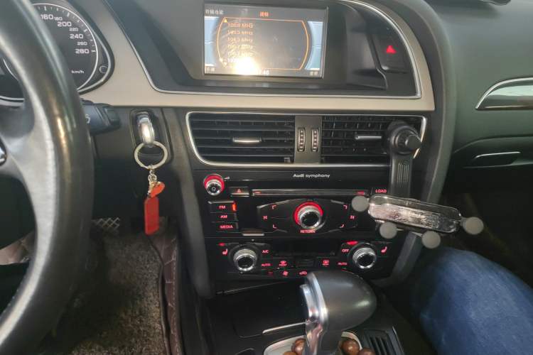 Used Audi A4L 2015 35 TFSI Automatic Comfort Model Audio And AC Panel