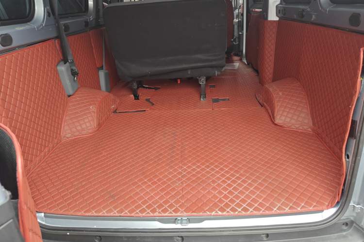 Used Wuling Yangguang 2024 300KM Comfort Version Passenger Van 75kW
