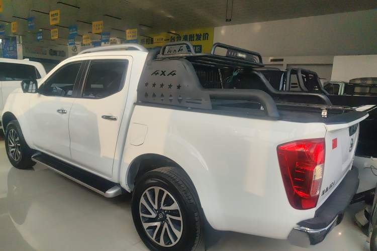 Used Nissan Navara 2021 2.5L Automatic 4x4 Premium Version QR25