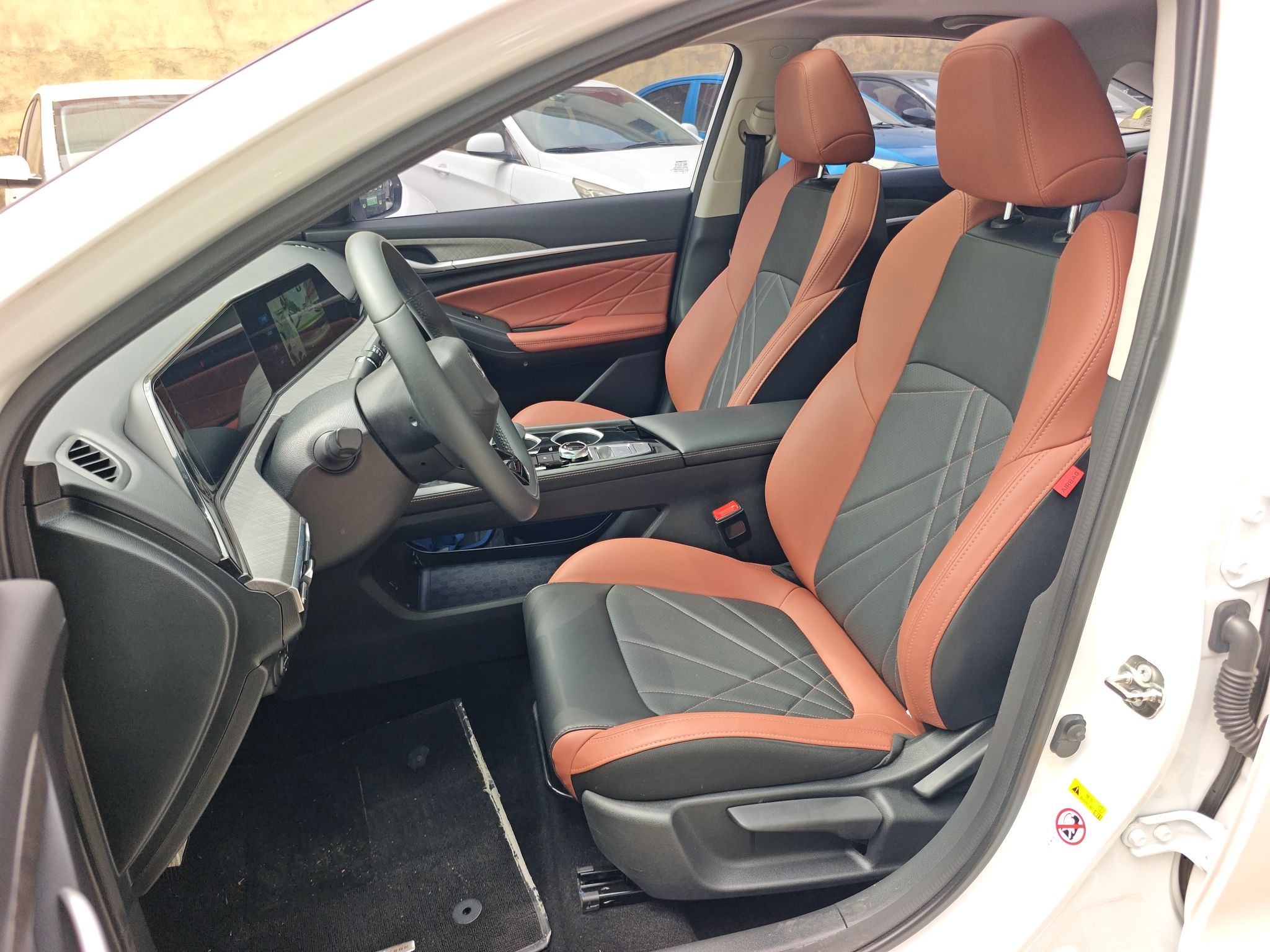 المقاعد الأمامية داخل السيارة