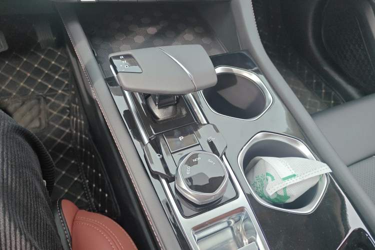Used CHANGAN Eado 2024 PLUS Blue Whale NE 1.4T GDI DCT High-Energy Edition
