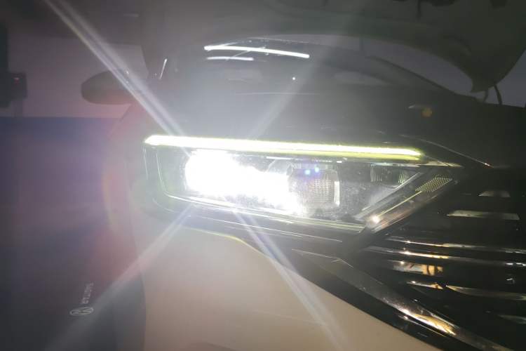 Used Volkswagen Sagitar 2023 280TSI DSG Excellence Plus Edition Right Front Headlight