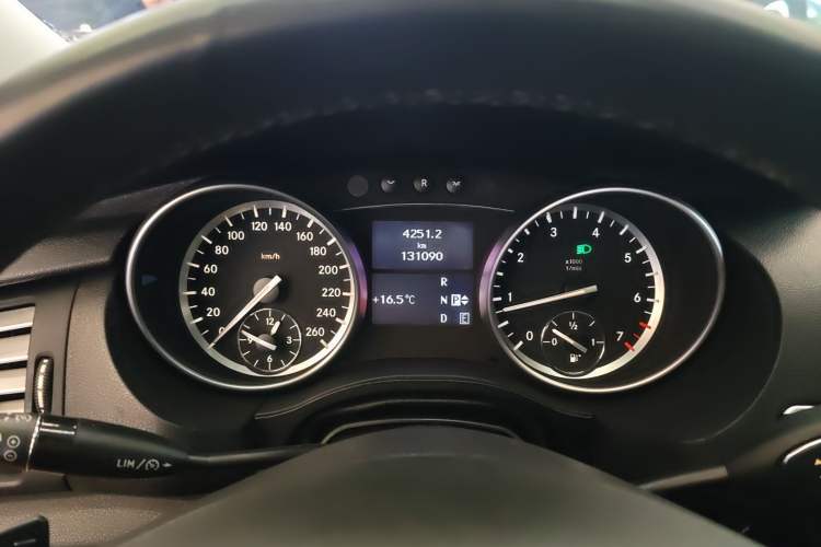 Used Mercedes-Benz R-Class 2017 R 320 4MATIC Business Edition Prestige Model
