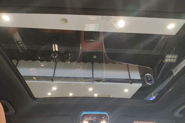 Used Mercedes-Benz GLC 2024 Refreshed GLC 300 L 4MATIC Dynamic Version 5 Seats
