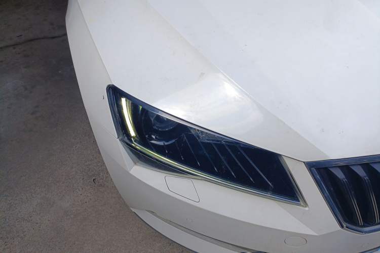 Used Skoda Superb 2016 TSI330 DSG Smart Drive Edition Right Front Headlight