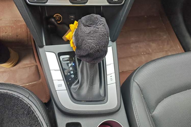 Used Hyundai Elantra (6th Generation / Lingdong) 2019 1.5L CVT ZhiXuan – Elite Version Gear Lever