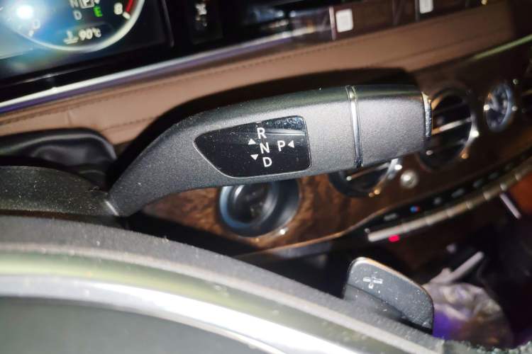 Used Mercedes-Benz S-Class 2016 S 320 L Business Model
