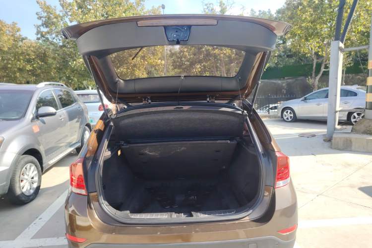 Used BMW X1 2015 sDrive18i Fashion Upgrade Edition Trunk