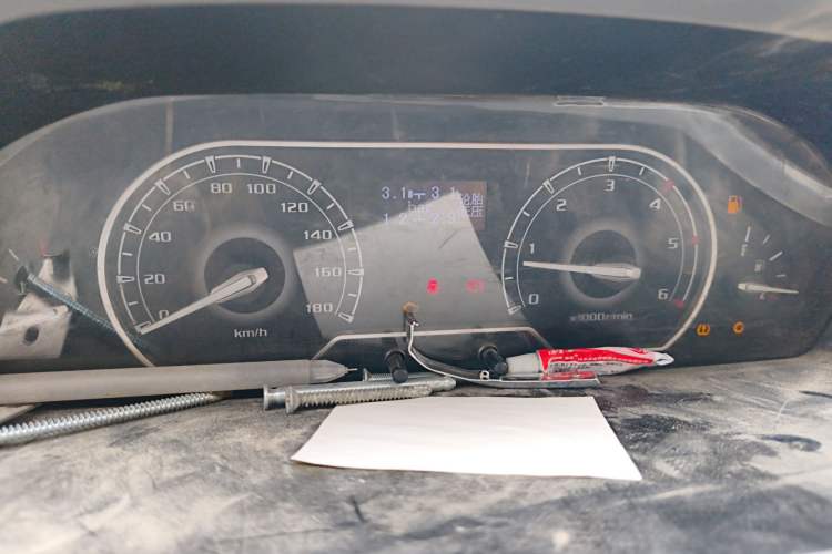 Used SAIC MAXUS Xintu V80 2019 2.5T Classic AMT Aoyuntong Facelifted Short-Wheelbase Mid-Roof 5/6-Seater