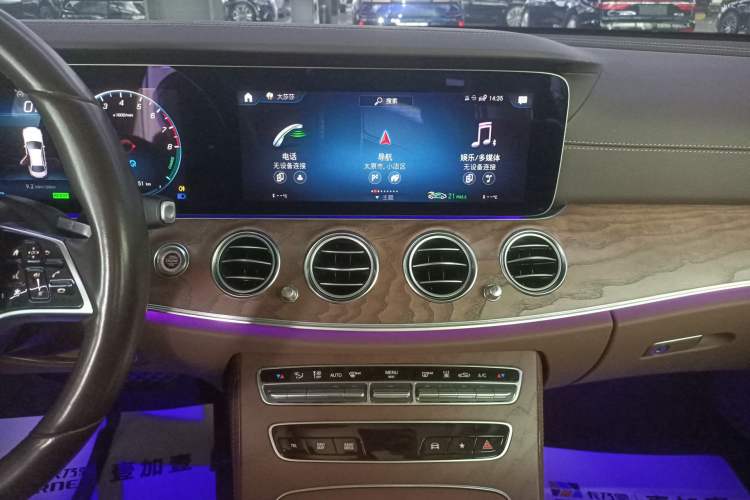 Used Mercedes-Benz E-Class New Energy 2022 Restyled E 350 e L Plug-in Hybrid Sedan Audio And AC Panel