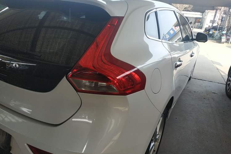 Used Volvo V40 2017 T3 Smart Edition