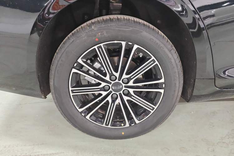 Used Geely Auto Preface 2026 Model Oriental Yao 1.5TD Fuyao Edition Right Rear Wheel Hub