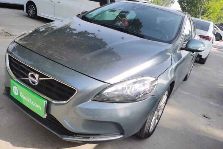 Used Volvo V40 2014 2.0T Zhiyi Version