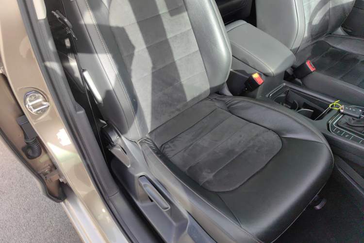 Used Volkswagen Golf Sportsvan 2016 280TSI Automatic Flagship Model Right Front Seat