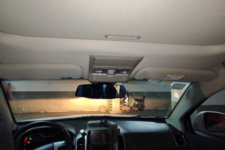 Used Chevrolet Captiva 2015 2.4L 4x4 Flagship Edition 7-Seater
