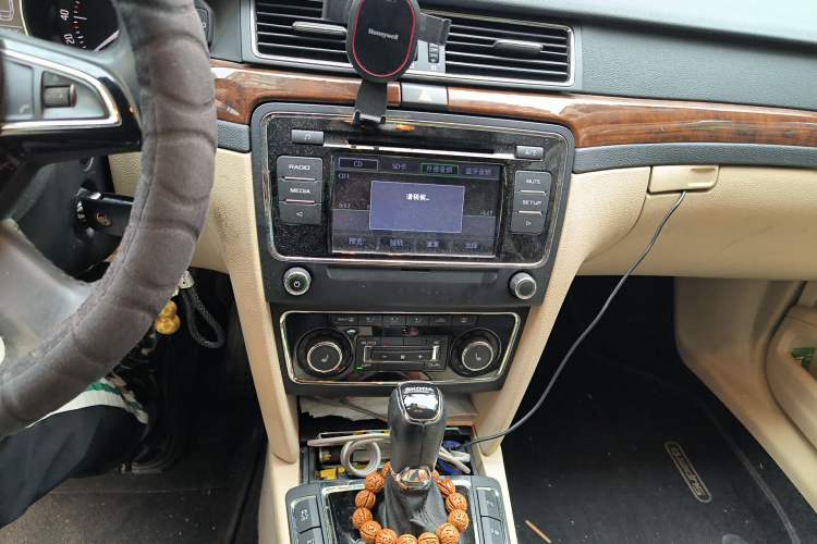 Used Skoda Superb 2013 1.8TSI Automatic Yashi Edition Audio And AC Panel