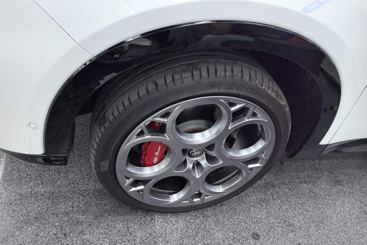 Used Alfa Romeo Tonale 2023 2.0T 268HP AWD Veloce Track Edition
