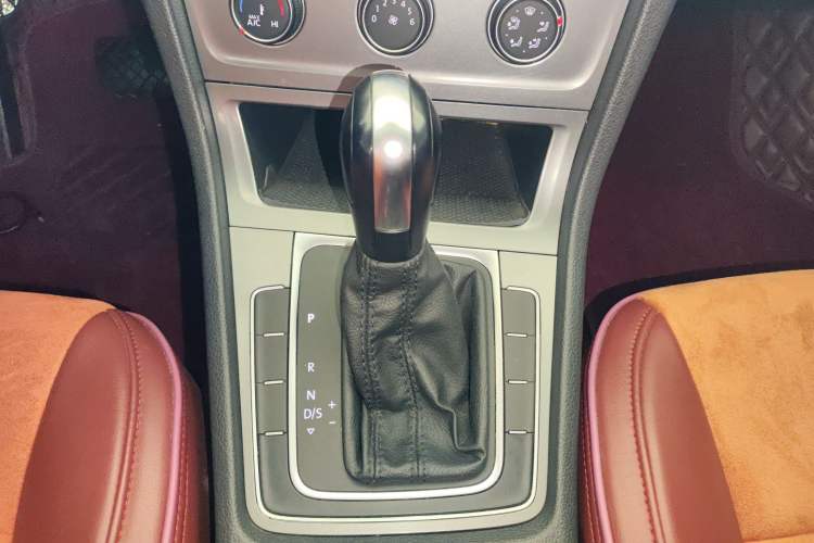 Used Volkswagen Golf 2016 1.6L Automatic Fashion Model Gear Lever