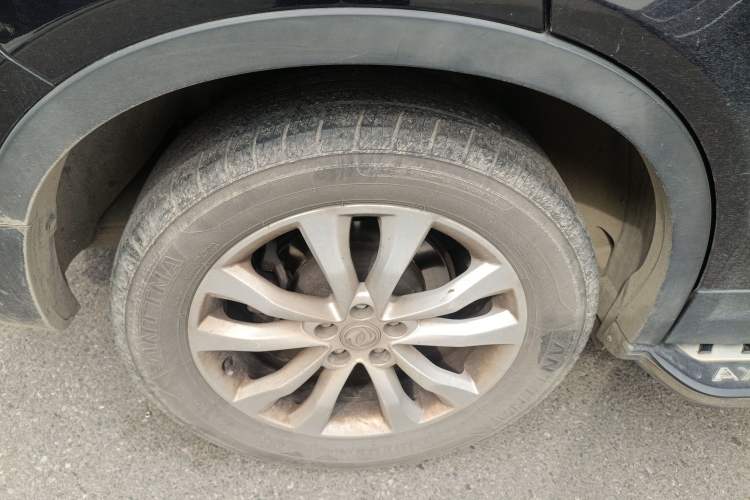 Used Dongfeng Aeolus AX7 2015 2.0L Manual Zhiyi Trim
