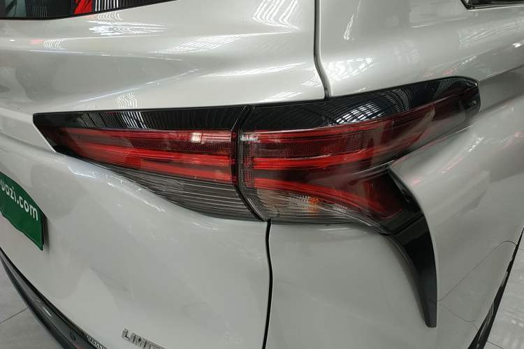 Used Toyota SIENNA 2023 2.5L Hybrid Ultimate Edition Right Rear Taillight