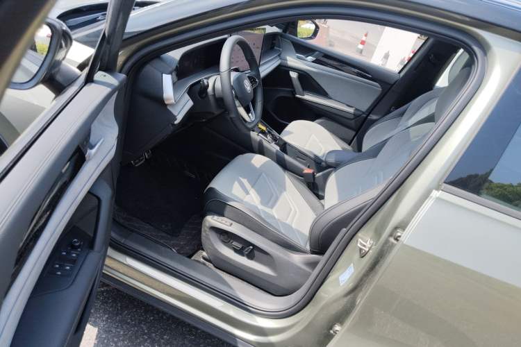 Used Volkswagen Tayron 2025 Tiguan L 380TSI 4Motion Luxury Easy Package Driver Seat