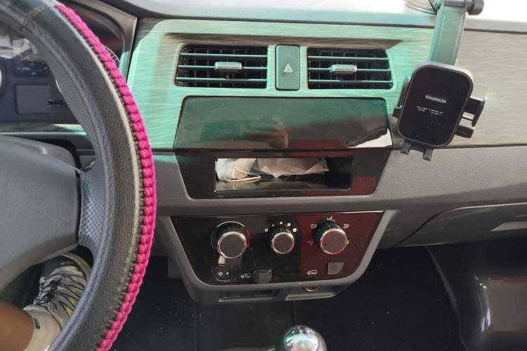 Used Jinbei Hiace X30 2023 1.5L Wealthy-Style Passenger Van 5/6/7-Seater Non-Air-Conditioned Version SWC15M
