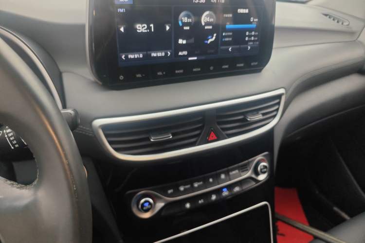 Used Hyundai Tucson 2019 280TGDi Dual-Clutch Two-Wheel Drive Fashion Edition China VI Standard Audio And AC Panel