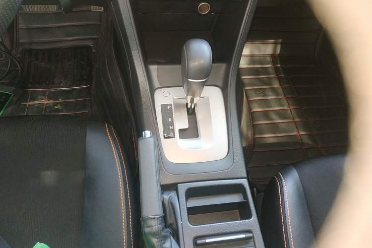 Used Subaru XV 2014 2.0i Comfort Edition Gear Lever