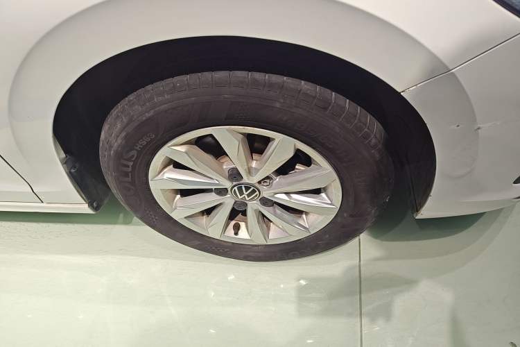 Used Volkswagen Bora 2023 200TSI DSG Comfort Edition Right Front Wheel Hub