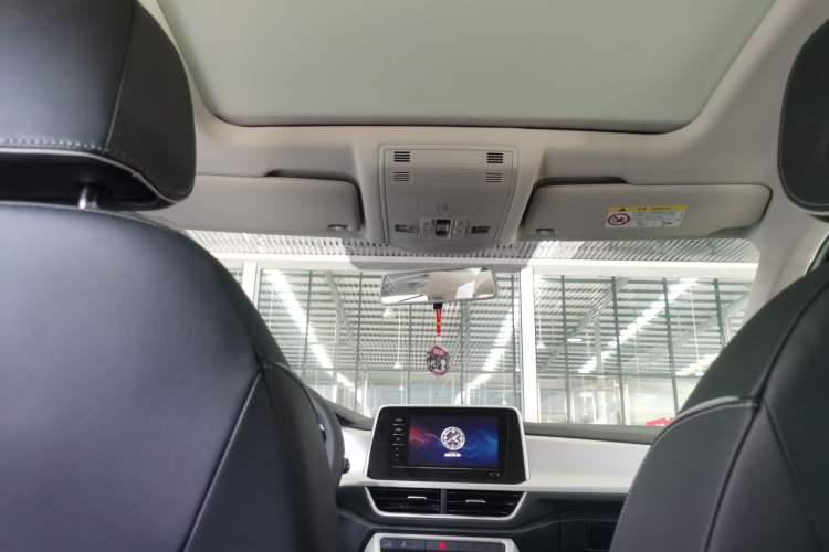 Used Volkswagen T-ROC 2024 280TSI DSG Two-Wheel-Drive Time Edition Headliner