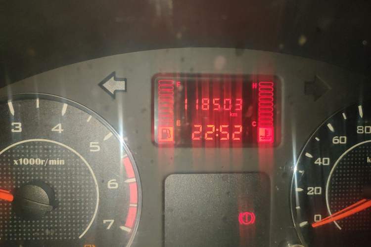 Used Wuling Rongguang V 2019 1.5L Van - Utility Model Odometer Close Up