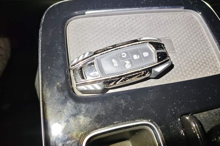 Used AION V 2023 Plus 70 Smart Tech Edition Lithium Iron Phosphate Vehicle Key