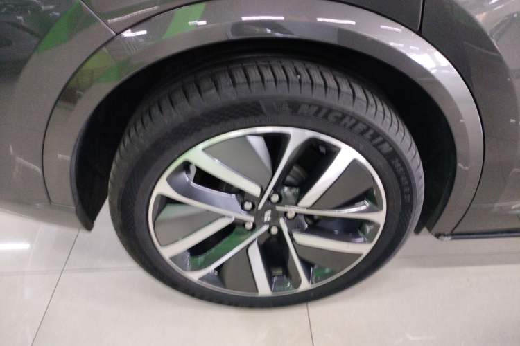 Used Li Auto L9 2023 Pro Model Right Rear Wheel Hub