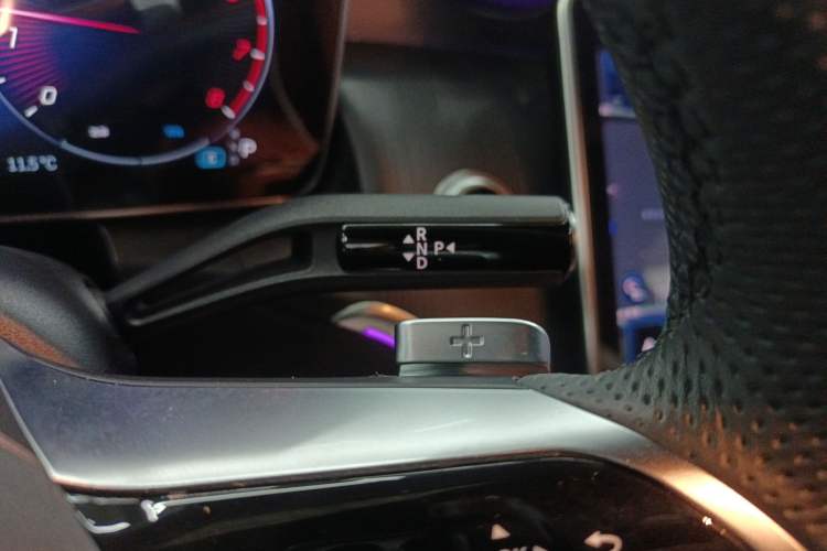 Used Mercedes-Benz GLC 2023 Facelift GLC 260 L 4MATIC Luxury Version 5 Seats
