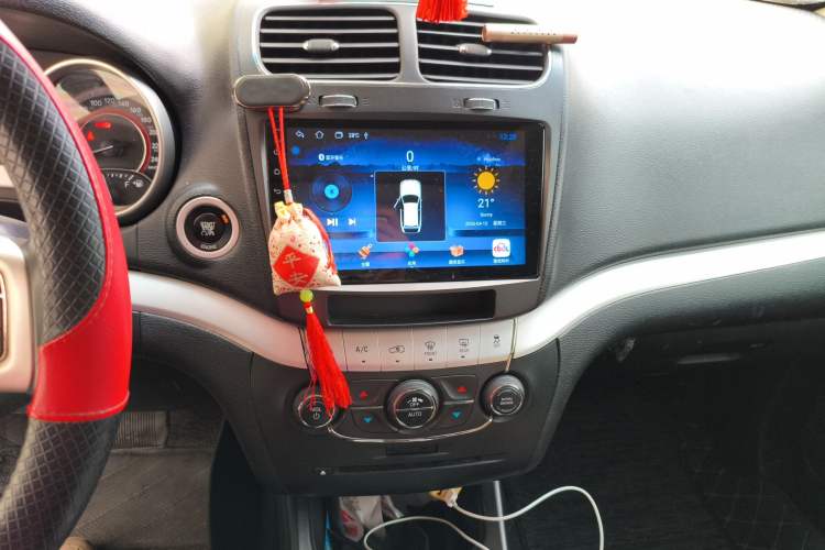 Used Dodge Journey 2013 2.4L Two-Wheel Drive Luxury Version Audio And AC Panel