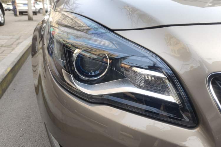 Used Buick Regal 2015 1.6T Elite Tech Model Right Front Headlight