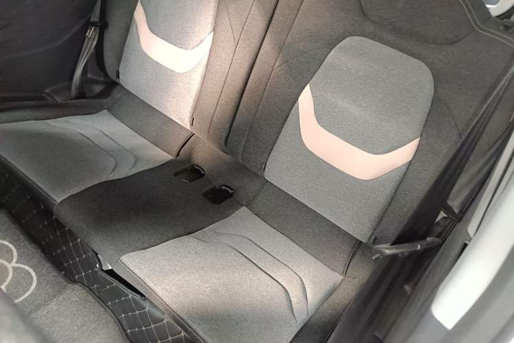 Used Chery New Energy QQ Ice Cream 2022 170km Sundae Phosphate Lithium-Ion