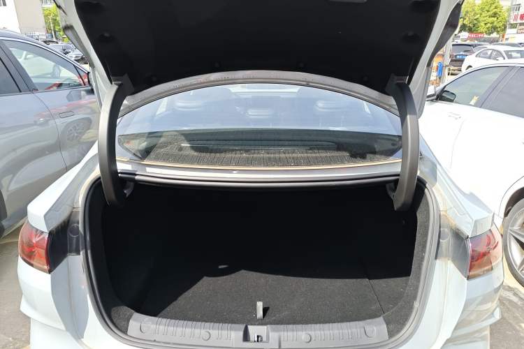 Used BYD Qin L 2025 DM-i Smart Drive 120KM Superior Model
