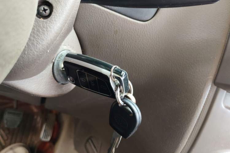 Used FAW Senya M80 2011 1.3L Manual 7-Seater Vehicle Key