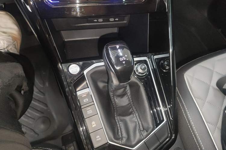 Used Volkswagen Tayron 2023 280TSI Two-Wheel-Drive Luxury Plus Advanced Version Gear Lever