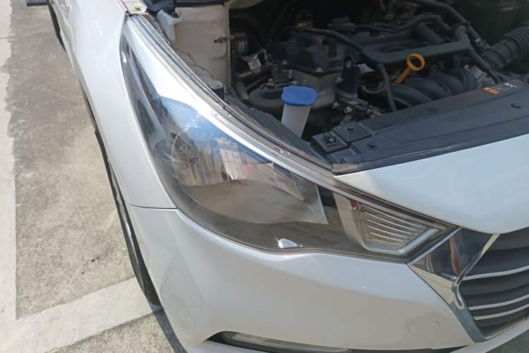 Used Hyundai Verna (new generation) 2016 1.4L Automatic Cool Edition GLS Right Front Headlight