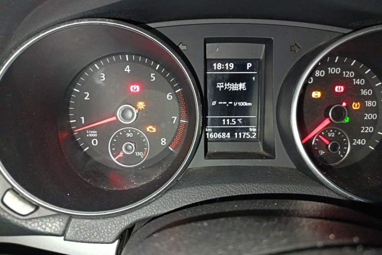 Used Volkswagen Golf 2011 1.4 TSI Luxury Touring Edition Odometer Close Up