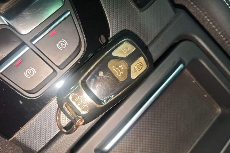 Used Audi Q5L 2023 40T Luxury Dynamic Model
